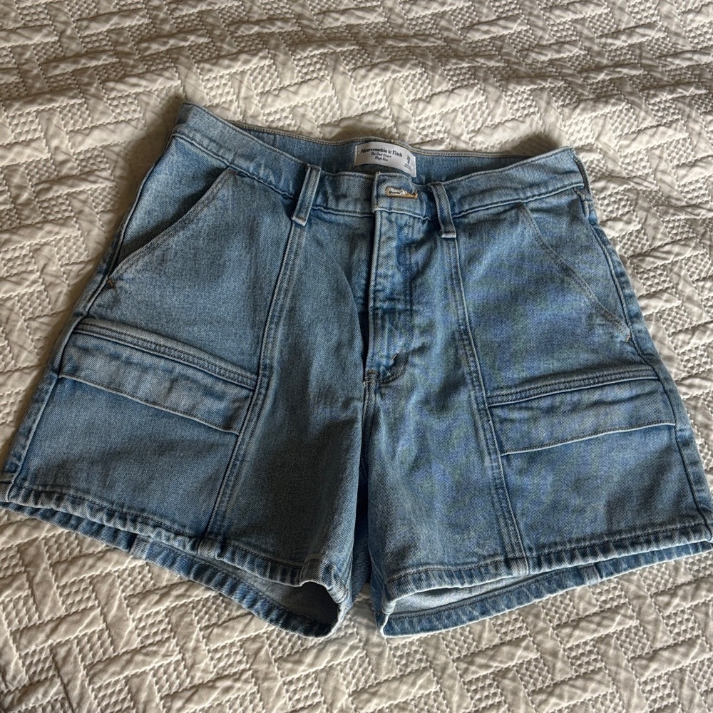 Abercrombie & Fitch medium/light blue dad Shorts